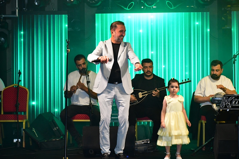 �amdanc� Ve By Mustafa Gaziantep, Görkemli Bir Gala �le Kap�lar�n� Açt� 